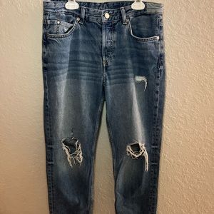 H&M womens lightly distressed boyfriend jeans size 6 medium wash